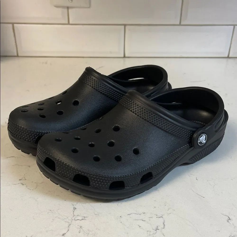 Crocs Classic Clog Unisex Women’s 7 - Men’s 5 Black Clogs with Ventilation Holes